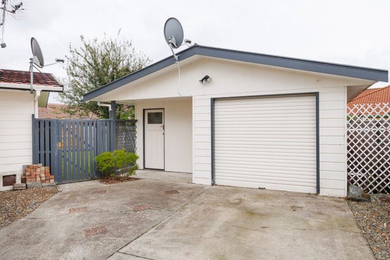 Photo of property in 46 Chatsworth Place, Highbury, Palmerston North, 4412