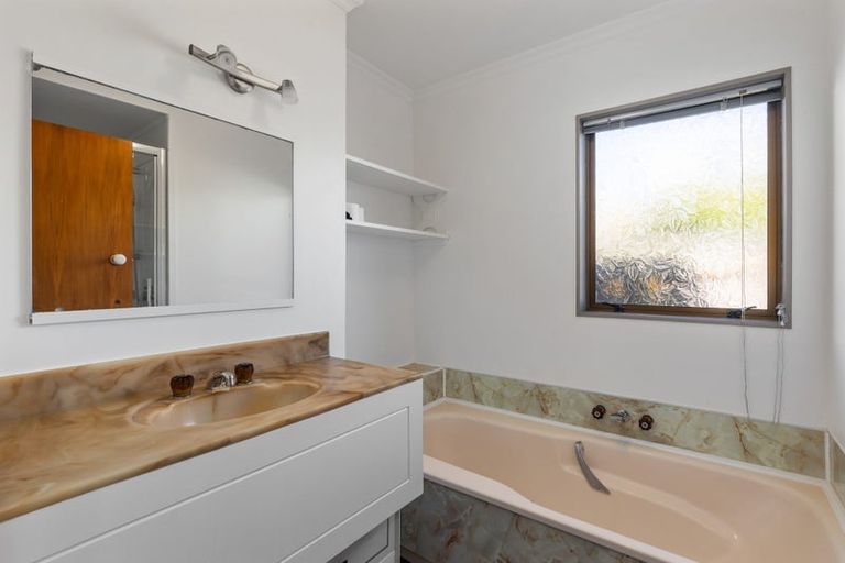 Photo of property in 5 Kinloch Place, Papakowhai, Porirua, 5024