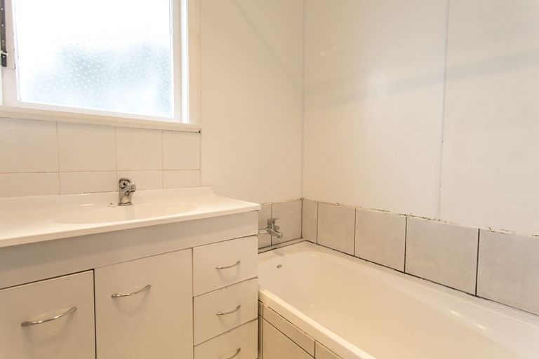 Photo of property in 55 Parakai Avenue, Parakai, 0830