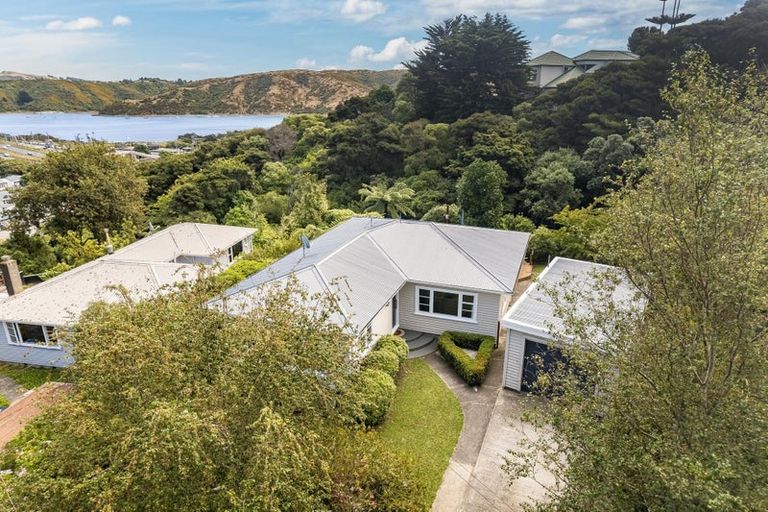 Photo of property in 17 Kiriwai Road, Paremata, Porirua, 5024