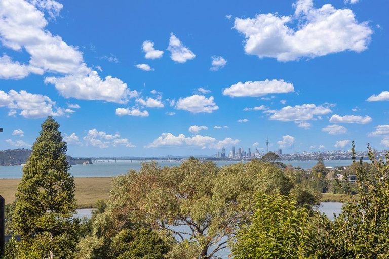Photo of property in 1/149 West Harbour Drive, West Harbour, Auckland, 0618