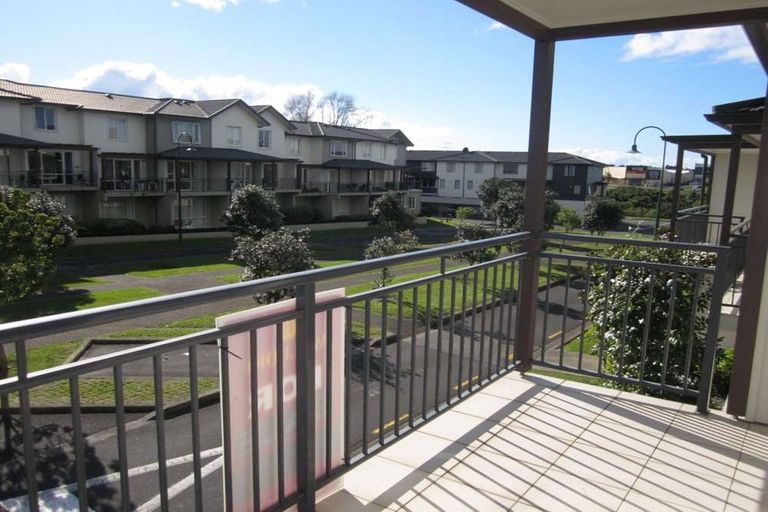 Photo of property in 5 Opito Way, East Tamaki, Auckland, 2013