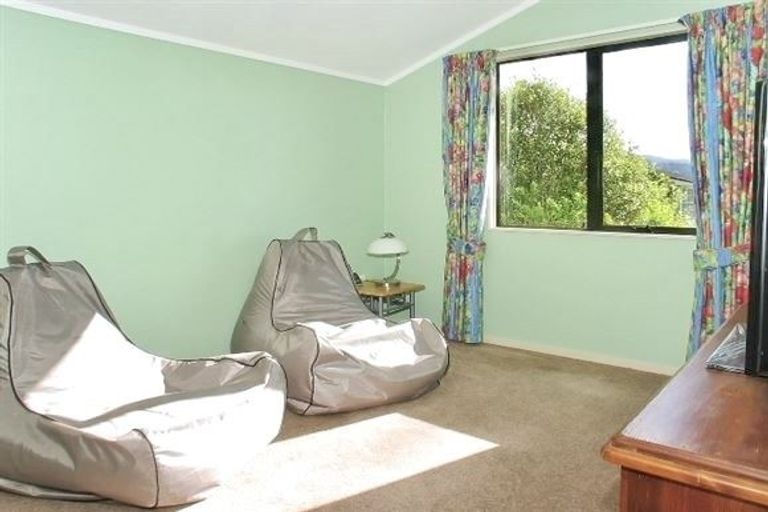 Photo of property in 51 Sunrise Boulevard, Tawa, Wellington, 5028
