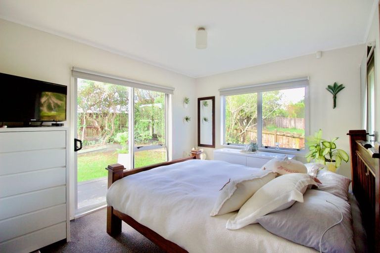 Photo of property in 6 Pahi Place, West Harbour, Auckland, 0618