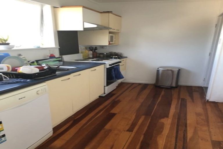 Photo of property in 8 Cheryl Place, Hillcrest, Auckland, 0627