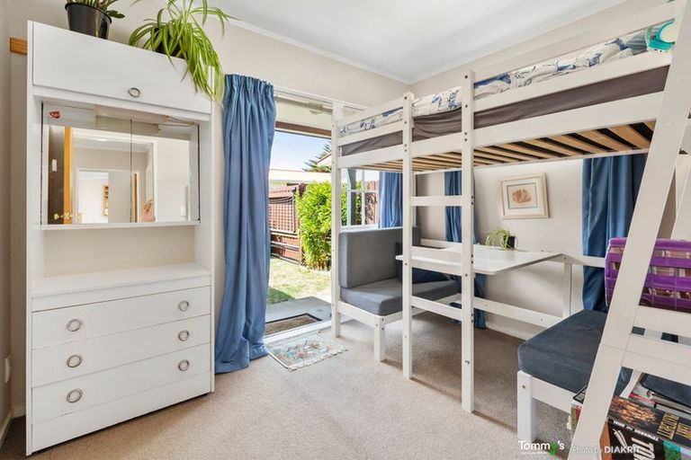 Photo of property in 165c Queens Drive, Lyall Bay, Wellington, 6022