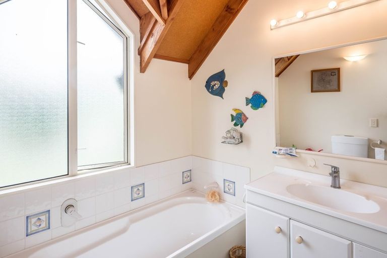 Photo of property in 165 Raumati Road, Raumati Beach, Paraparaumu, 5032