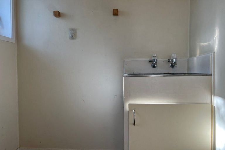 Photo of property in 2/36 Pukeroa Place, Papakura, 2110