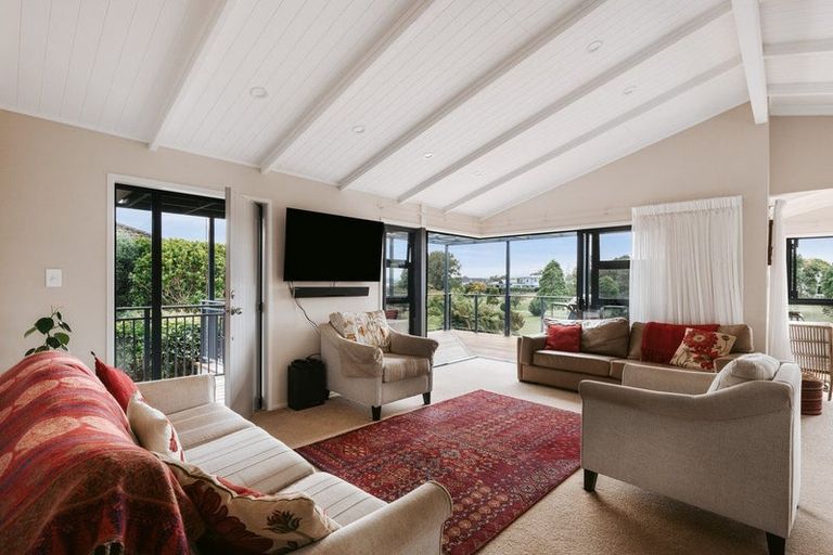 Photo of property in 46 Links View Drive, Omokoroa, 3114