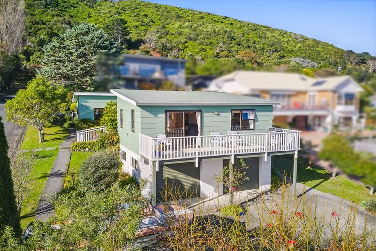 Photo of property in 47 Kakariki Grove, Waikanae, 5036