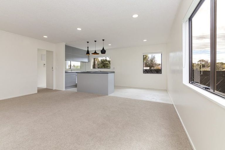 Photo of property in 1/41 Sabulite Road, Kelston, Auckland, 0602