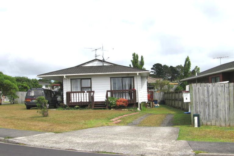 Photo of property in 1/3 Sevilla Place, Unsworth Heights, Auckland, 0632
