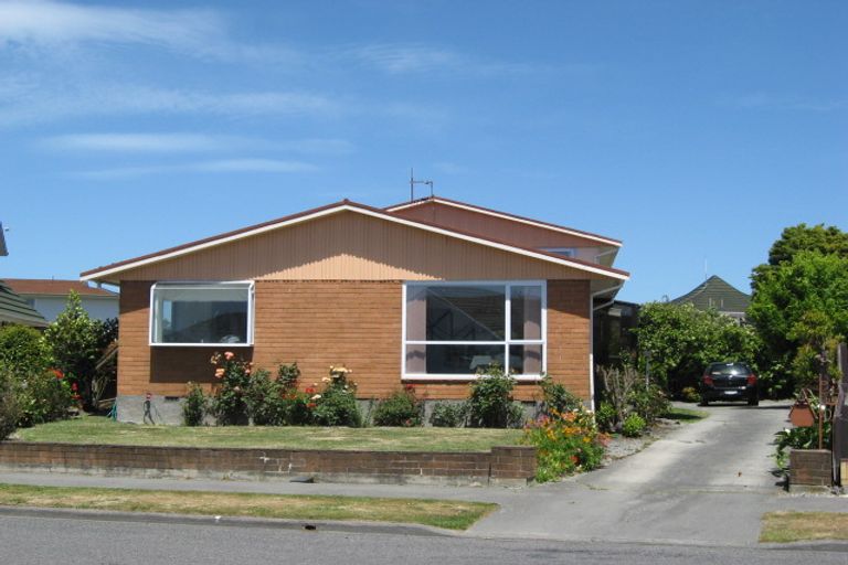 Photo of property in 15 Delaware Crescent, Russley, Christchurch, 8042