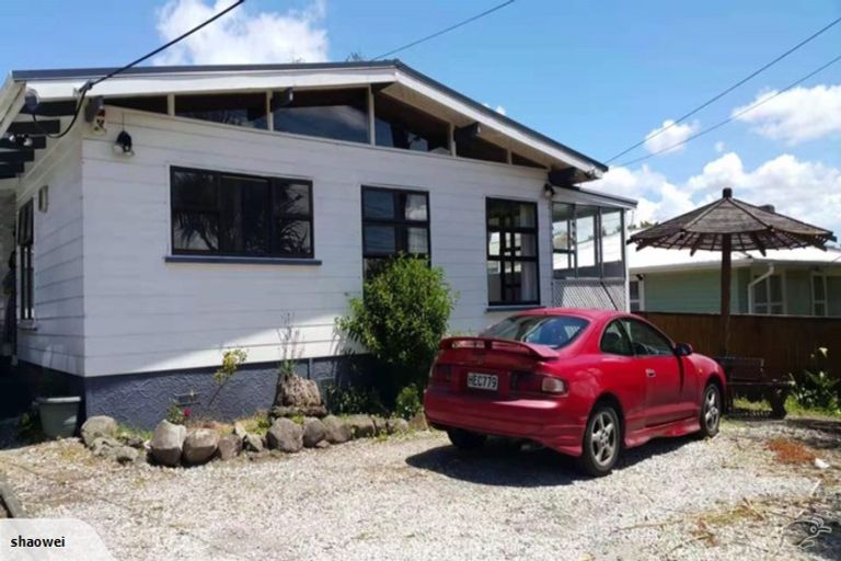 Photo of property in 24 Harrington Road, Henderson, Auckland, 0610