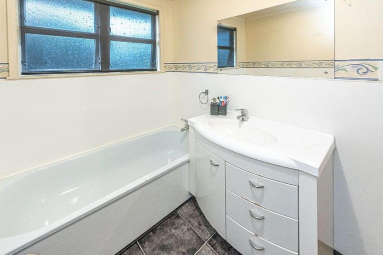 Photo of property in 5 Caversham Road, Westmere, Whanganui, 4501