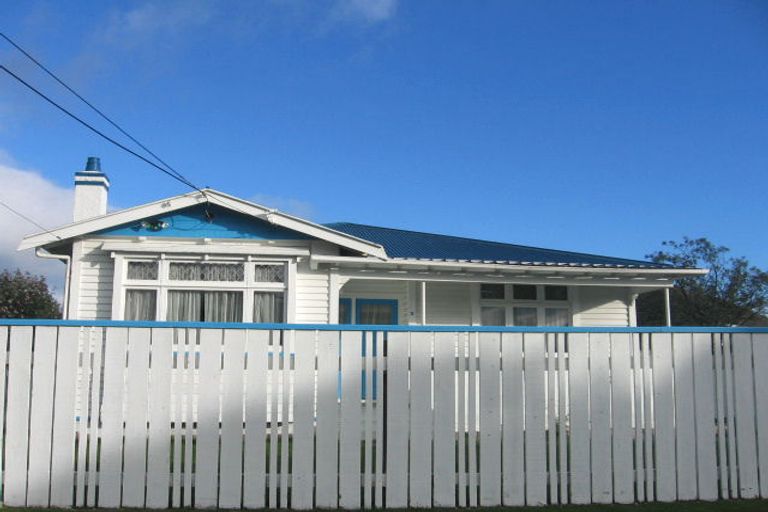 Photo of property in 2 Douglas Street, Waiwhetu, Lower Hutt, 5010