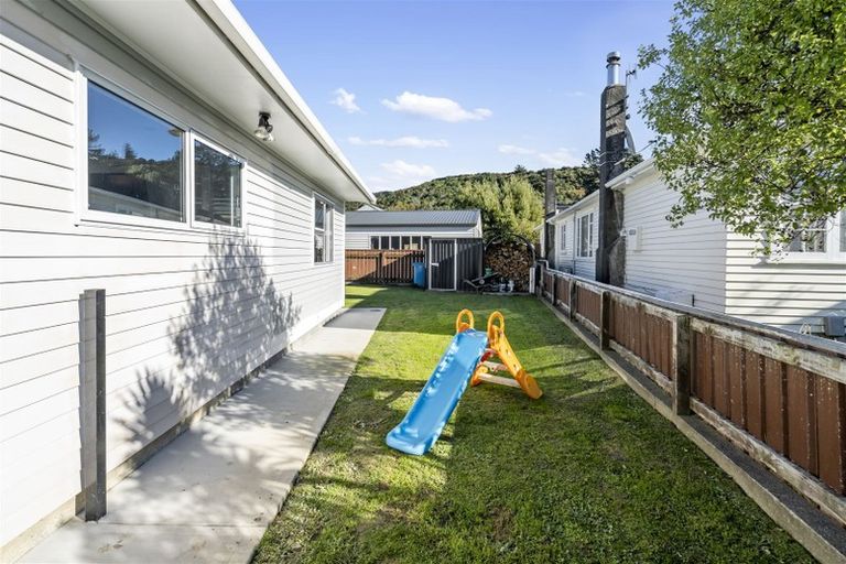 Photo of property in 33 Hyde Street, Wainuiomata, Lower Hutt, 5014
