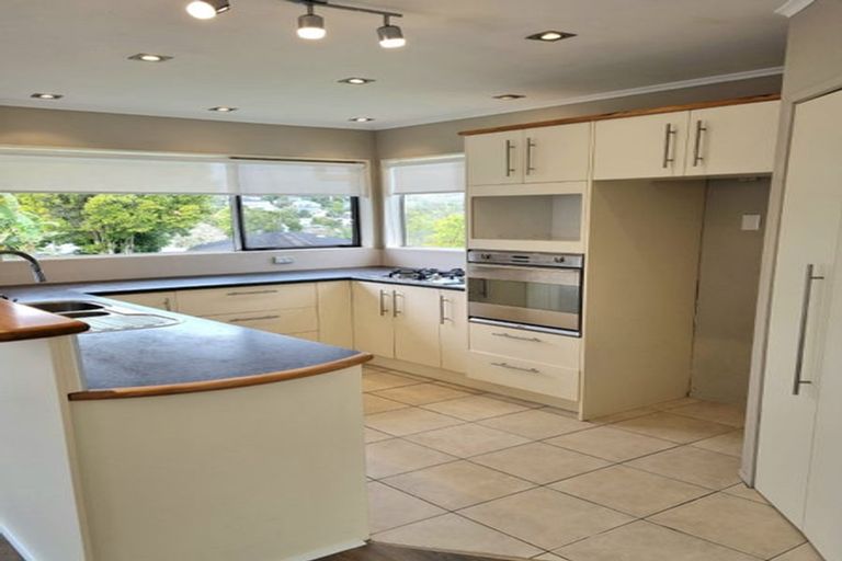 Photo of property in 3a Leiden Place, Totara Vale, Auckland, 0629