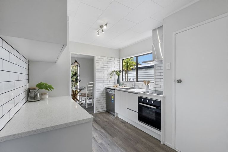 Photo of property in 70 Hutchinsons Road, Bucklands Beach, Auckland, 2014