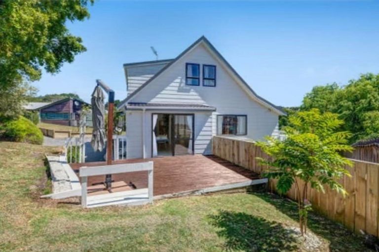 Photo of property in 14 Mallard Place, Unsworth Heights, Auckland, 0632