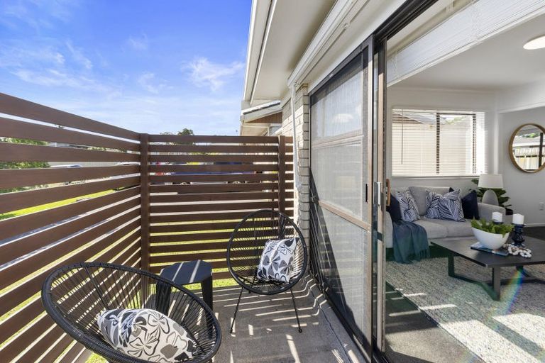 Photo of property in 2/237 Edmonton Road, Te Atatu South, Auckland, 0610