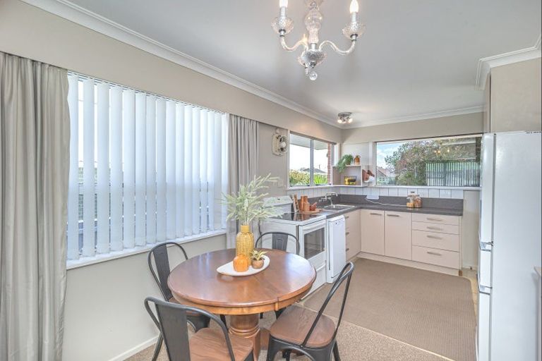 Photo of property in 47 Karaka Crescent, Levin, 5510