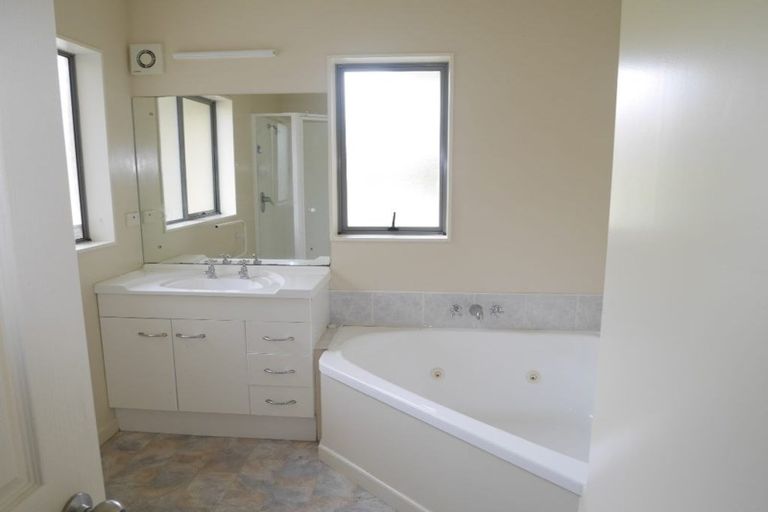 Photo of property in 151 Realm Drive, Paraparaumu, 5032