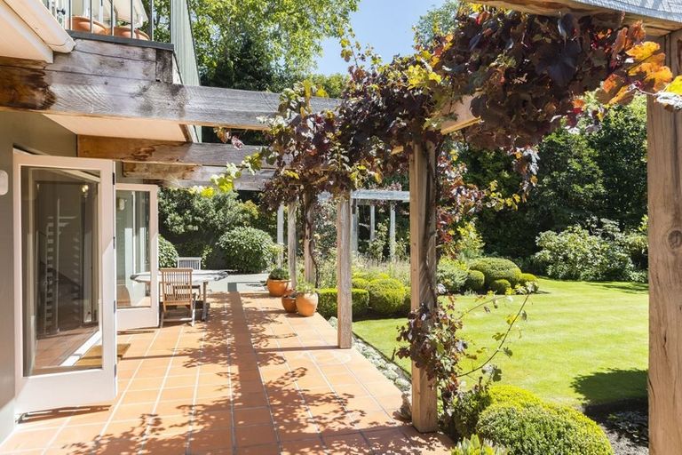 Photo of property in 87 Avonhead Road, Avonhead, Christchurch, 8042