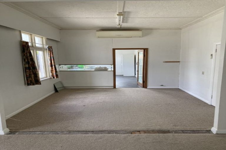 Photo of property in 96 Derwent Street, Island Bay, Wellington, 6023