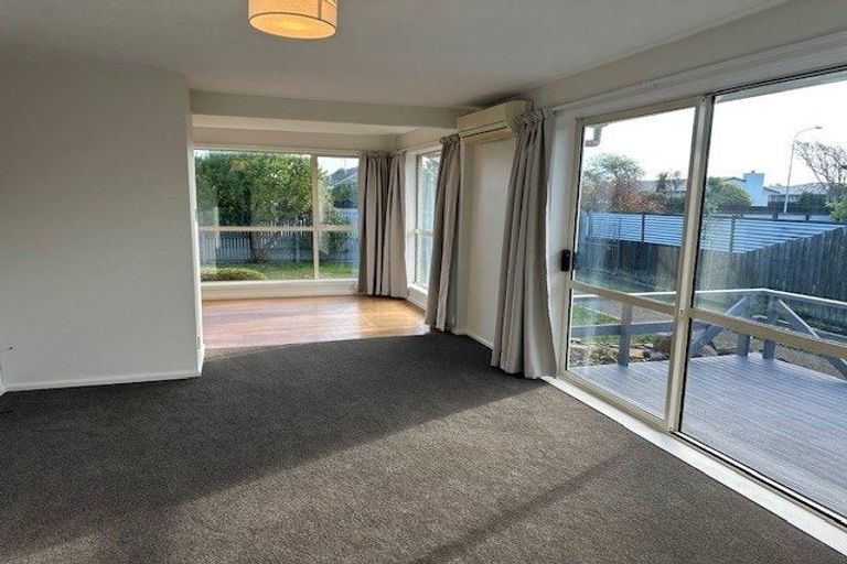 Photo of property in 102 Effingham Street, North New Brighton, Christchurch, 8083