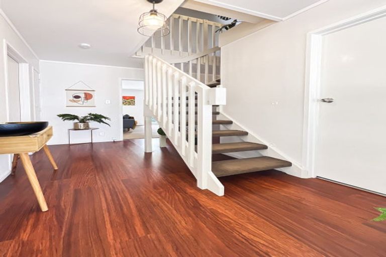 Photo of property in 9 Brownie Road, Laingholm, Auckland, 0604