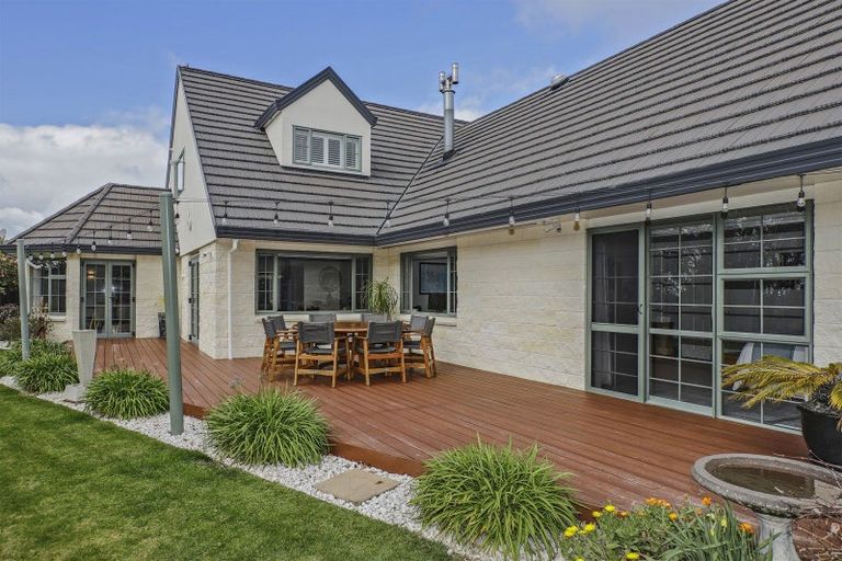Photo of property in 15 Jacaranda Place, Greenmeadows, Napier, 4112