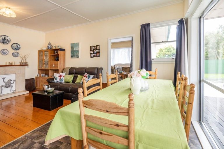 Photo of property in 102 Charlotte Crescent, Mayfair, Hastings, 4122