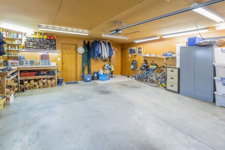 Photo of property in 8 Runanga Grove, Waikanae, 5036