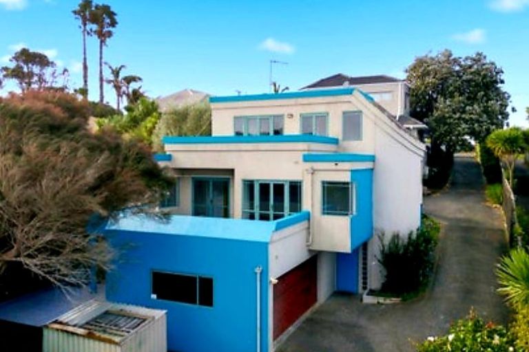 Photo of property in 1/38 Gulf View Road, Murrays Bay, Auckland, 0630