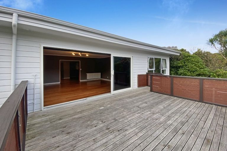 Photo of property in 32 Ngatitoa Street, Tawa, Wellington, 5028