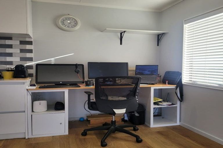 Photo of property in 158 Bruce Mclaren Road, Henderson, Auckland, 0612