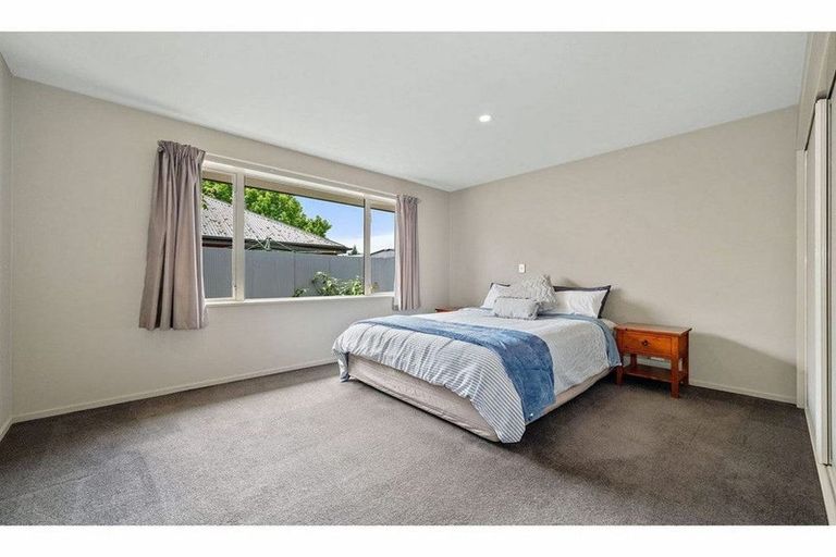 Photo of property in 402a Yaldhurst Road, Russley, Christchurch, 8042