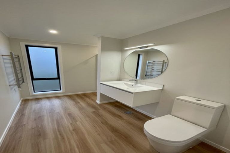 Photo of property in 17 Raeble Walkington Lane, Wallaceville, Upper Hutt, 5018