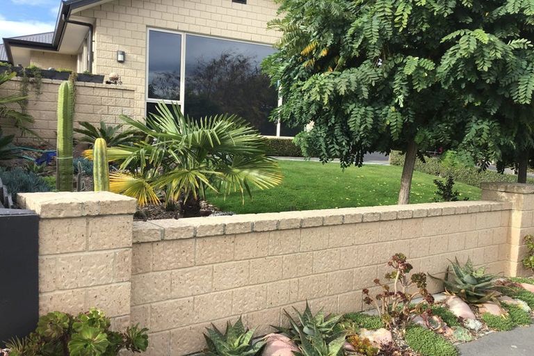 Photo of property in 20 Titirangi Crescent, Parklands, Christchurch, 8083