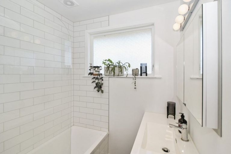 Photo of property in 11 Pembroke Street, Westown, New Plymouth, 4310