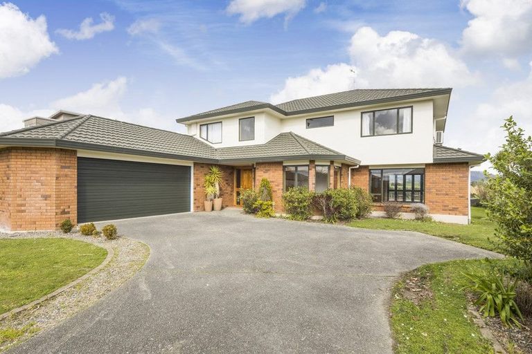 Photo of property in 122 Pacific Drive, Fitzherbert, Palmerston North, 4410