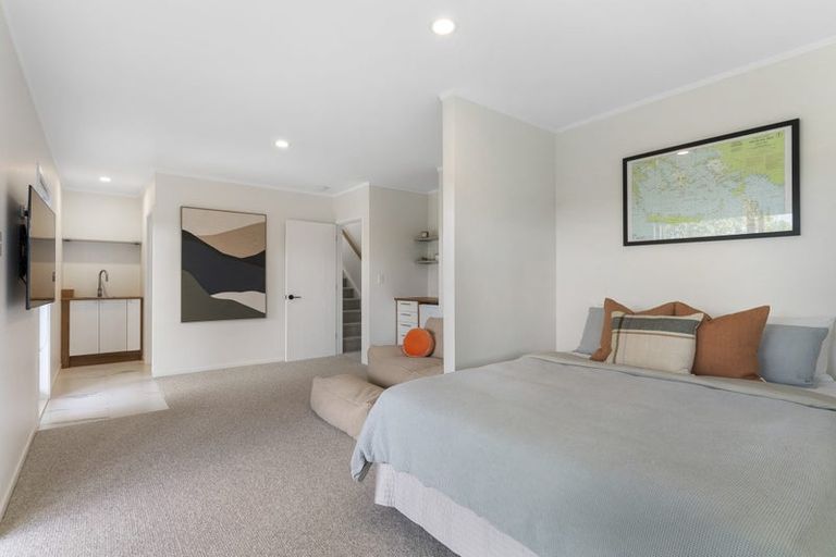 Photo of property in 2/37 Woodlands Crescent, Browns Bay, Auckland, 0630