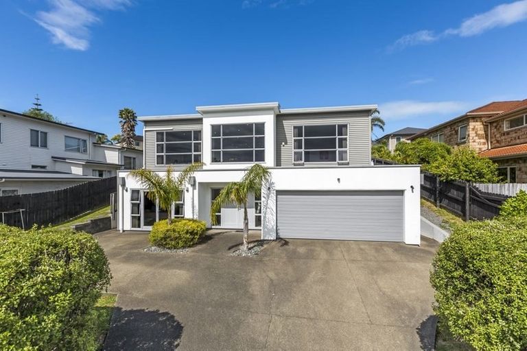 Photo of property in 24 Kittiwake Drive, Schnapper Rock, Auckland, 0632
