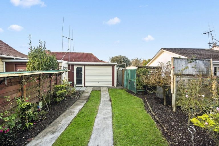 Photo of property in 2 Delamare Road, St Andrews, Hamilton, 3200