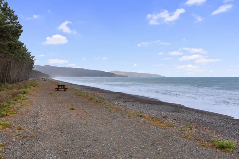 Photo of property in 24 Chamberlain Avenue, Amberley, 7481