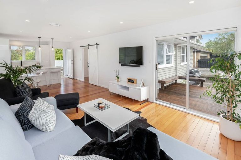 Photo of property in 31 Advene Road, Cockle Bay, Auckland, 2014