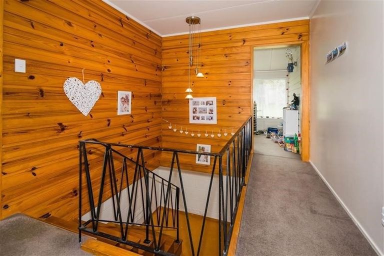 Photo of property in 12 William Souter Street, Forrest Hill, Auckland, 0620