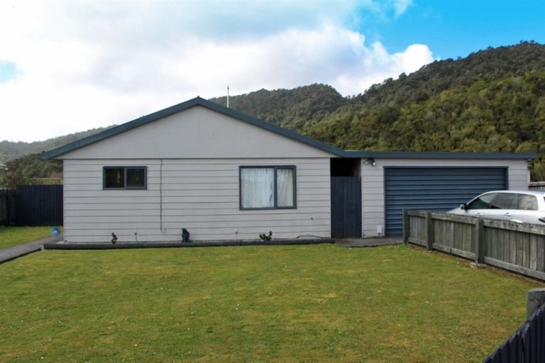 Photo of property in 11 Baillie Place, Cobden, Greymouth, 7802