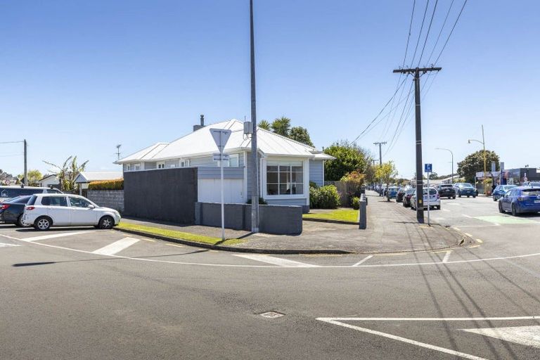 Photo of property in 40 Tukapa Street, Westown, New Plymouth, 4310